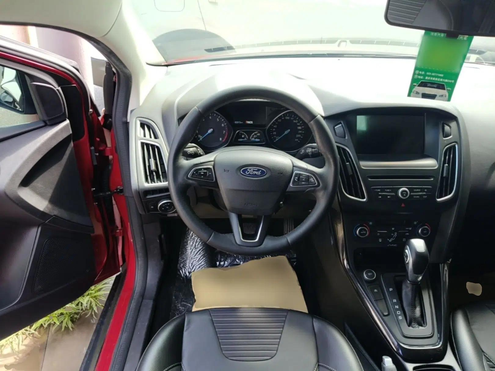 Ford Focus 2017 Sedan EcoBoost 180 Automatic Elite Model — миниатюра 13