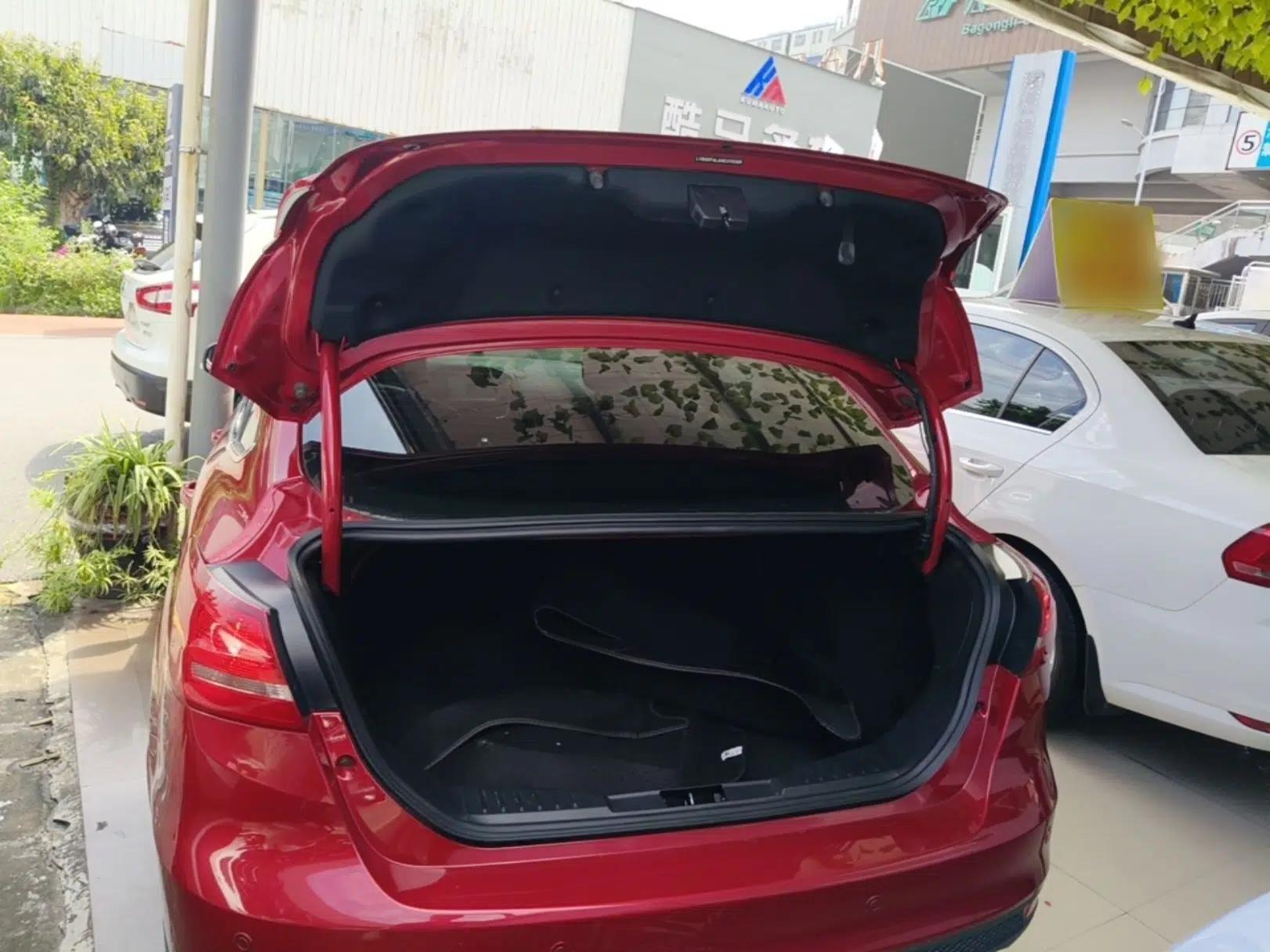 Ford Focus 2017 Sedan EcoBoost 180 Automatic Elite Model — миниатюра 22