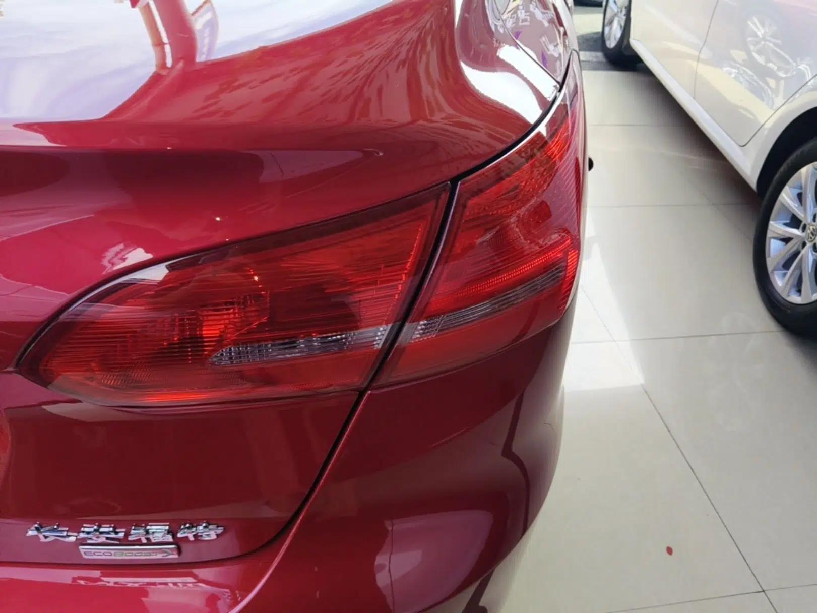 Ford Focus 2017 Sedan EcoBoost 180 Automatic Elite Model — миниатюра 9