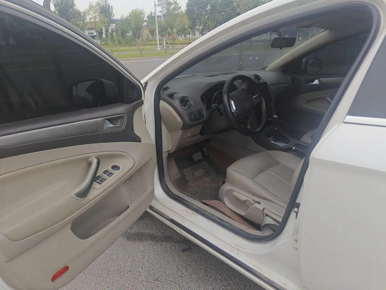 Ford Mondeo 2011 2.3L Fashion Edition — миниатюра 16