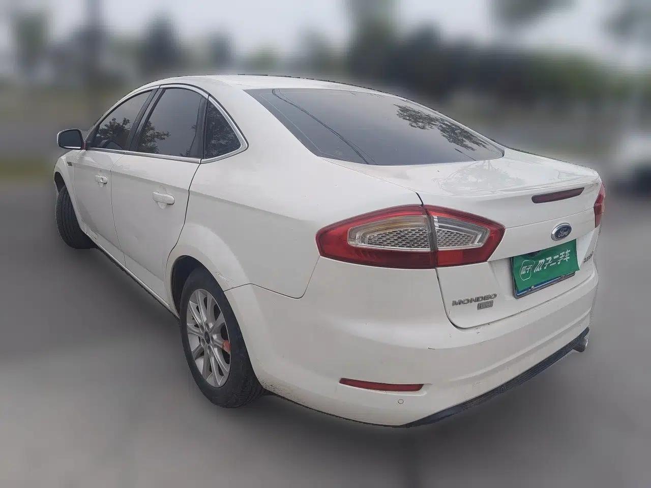Ford Mondeo 2011 2.3L Fashion Edition — миниатюра 4
