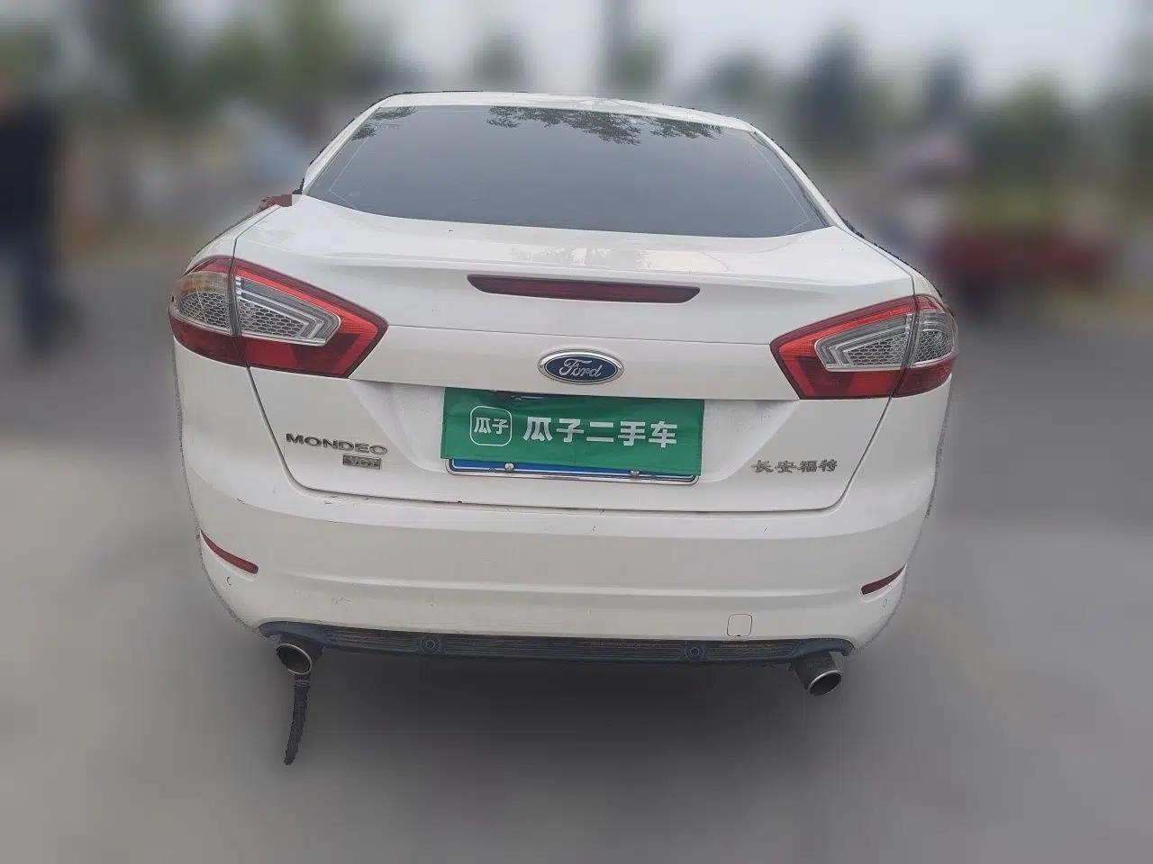 Ford Mondeo 2011 2.3L Fashion Edition — миниатюра 5