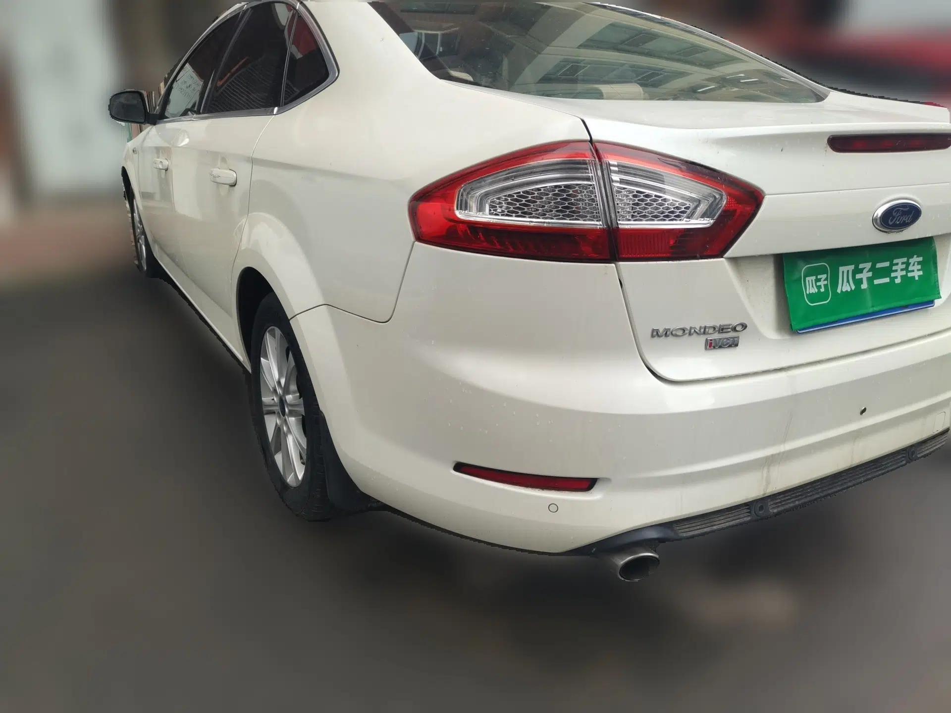 Ford Mondeo 2013 2.3L Fashion Edition — миниатюра 4