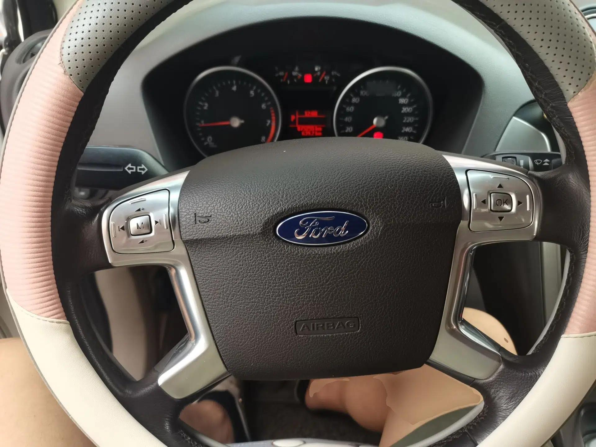 Ford Mondeo 2013 2.3L Fashion Edition — миниатюра 10