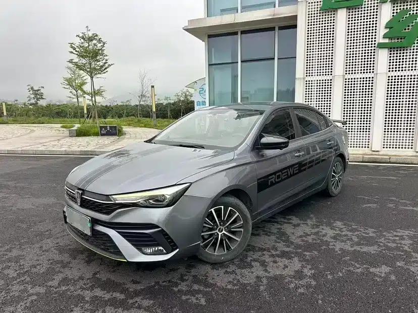 Roewe i5 2021 Facelift 1.5L CVT Diamond Edition — миниатюра 1