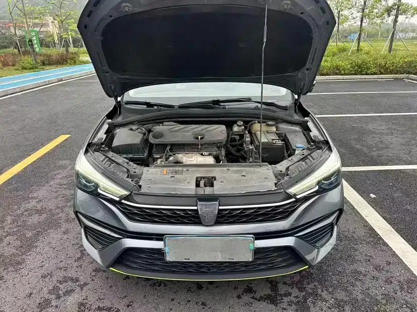 Roewe i5 2021 Facelift 1.5L CVT Diamond Edition — миниатюра 19
