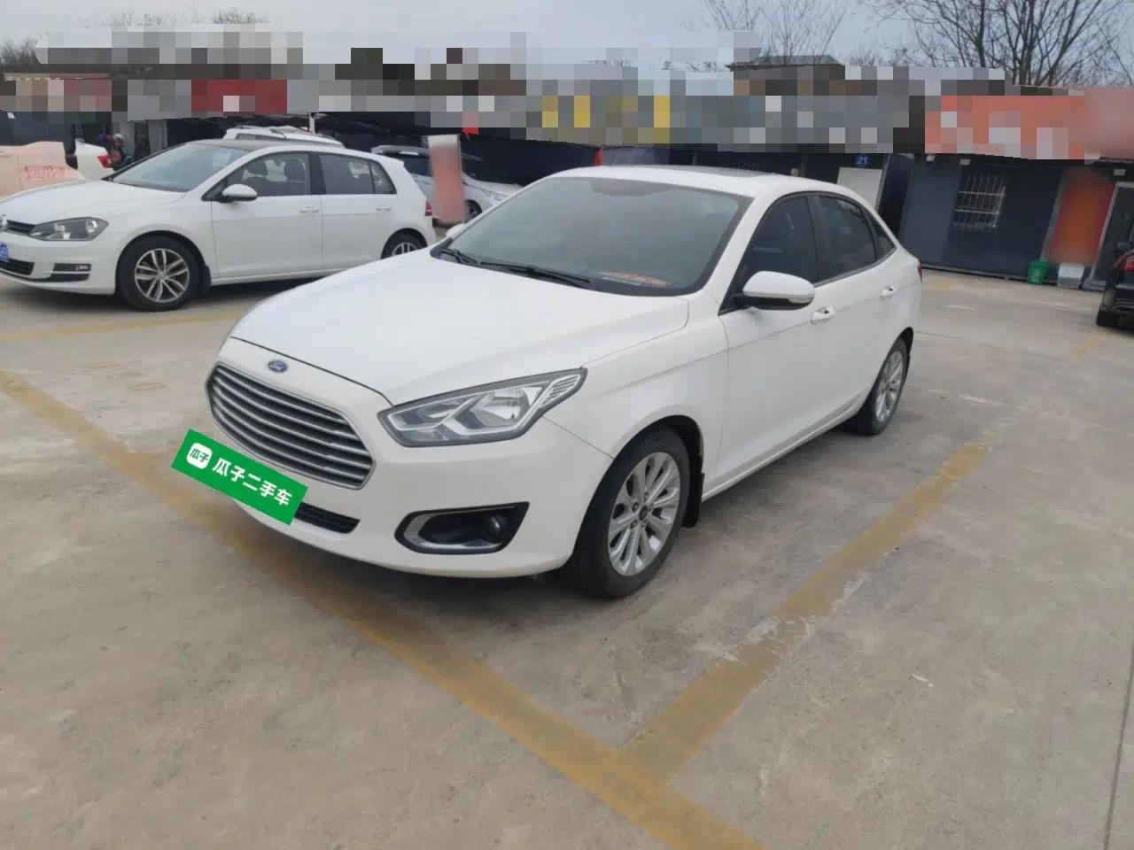 Ford Escort 2015 1.5L Automatic Fashion Model — миниатюра 1
