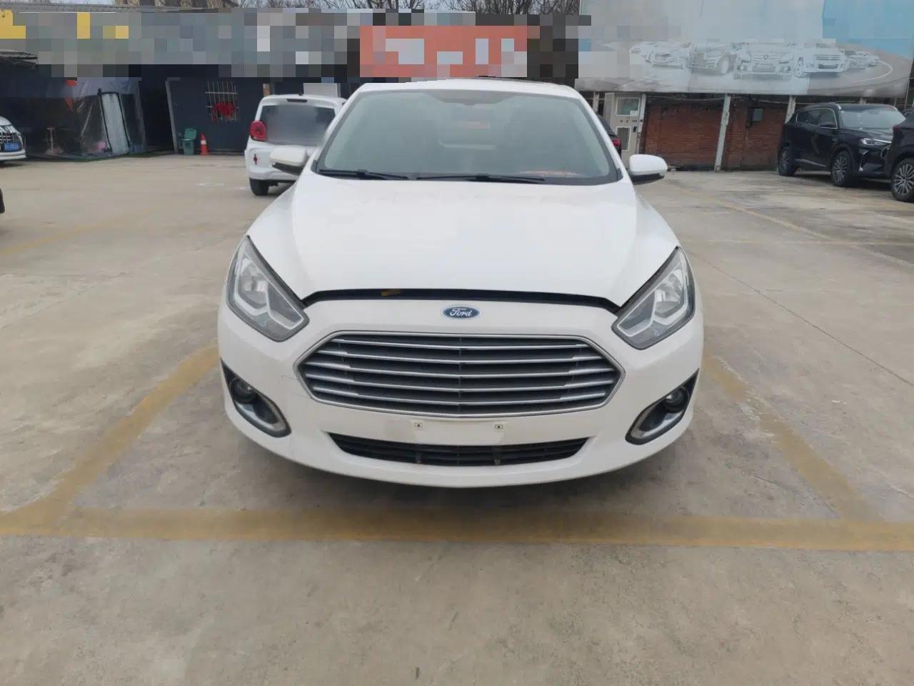 Ford Escort 2015 1.5L Automatic Fashion Model — миниатюра 2
