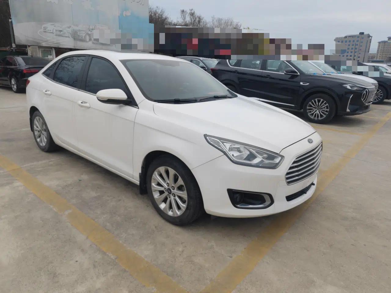 Ford Escort 2015 1.5L Automatic Fashion Model — миниатюра 3