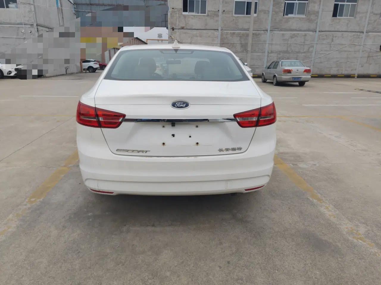 Ford Escort 2015 1.5L Automatic Fashion Model — миниатюра 5