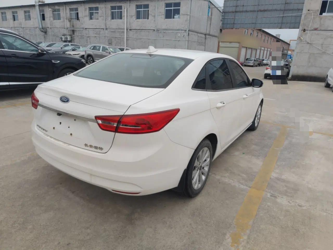 Ford Escort 2015 1.5L Automatic Fashion Model — миниатюра 6