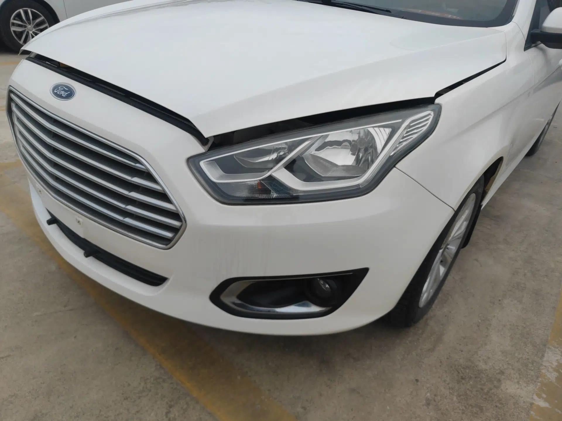 Ford Escort 2015 1.5L Automatic Fashion Model — миниатюра 8