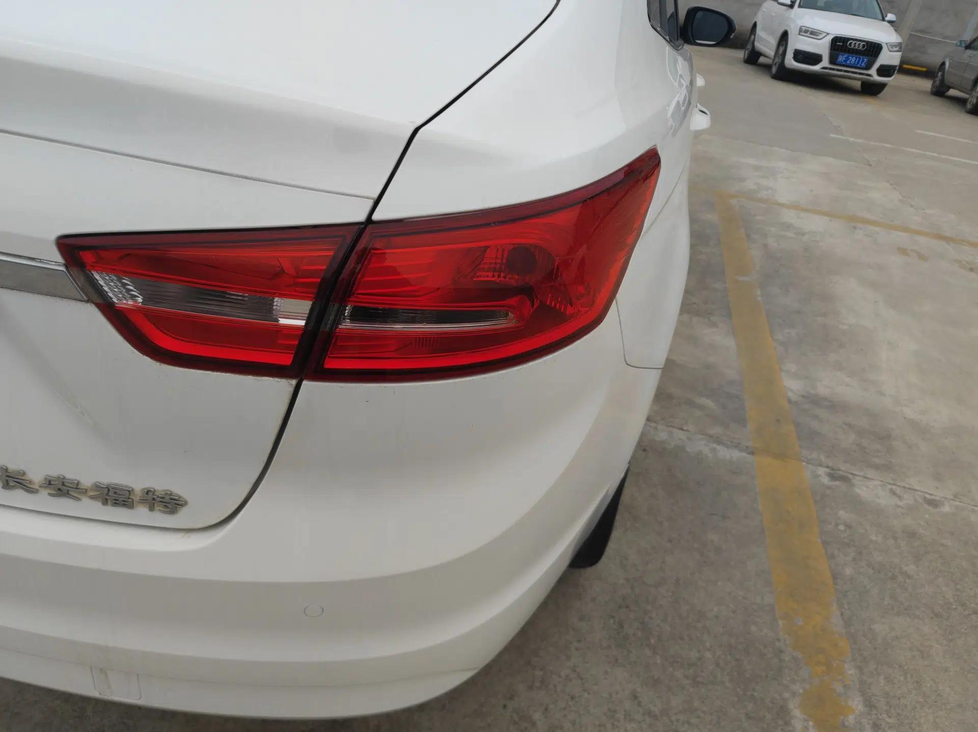 Ford Escort 2015 1.5L Automatic Fashion Model — миниатюра 9