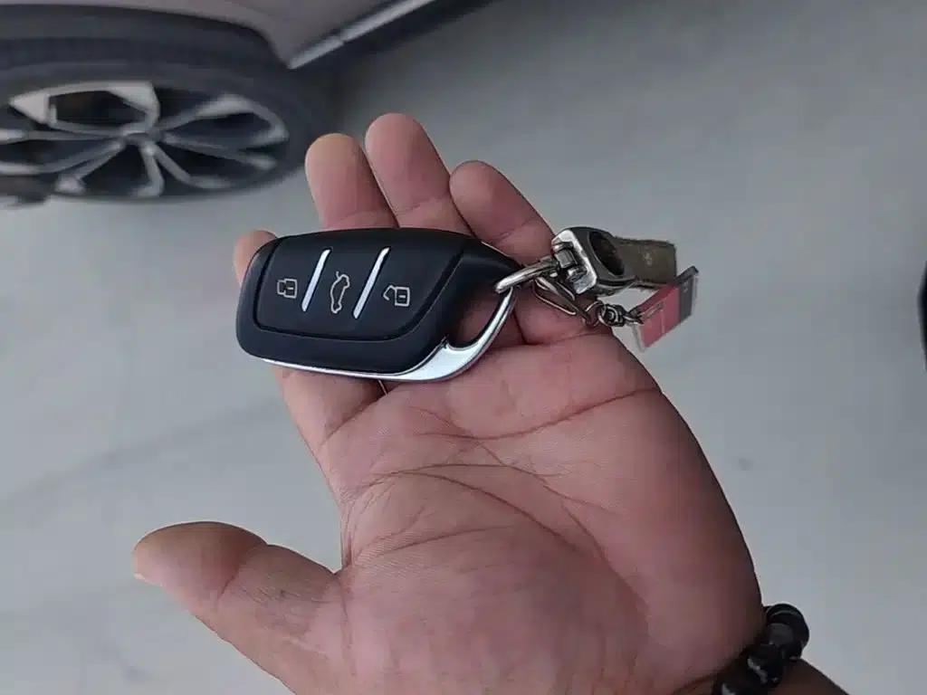 Roewe RX5 New Energy 2023 eRX5 Super Hybrid Premium Edition — миниатюра 9