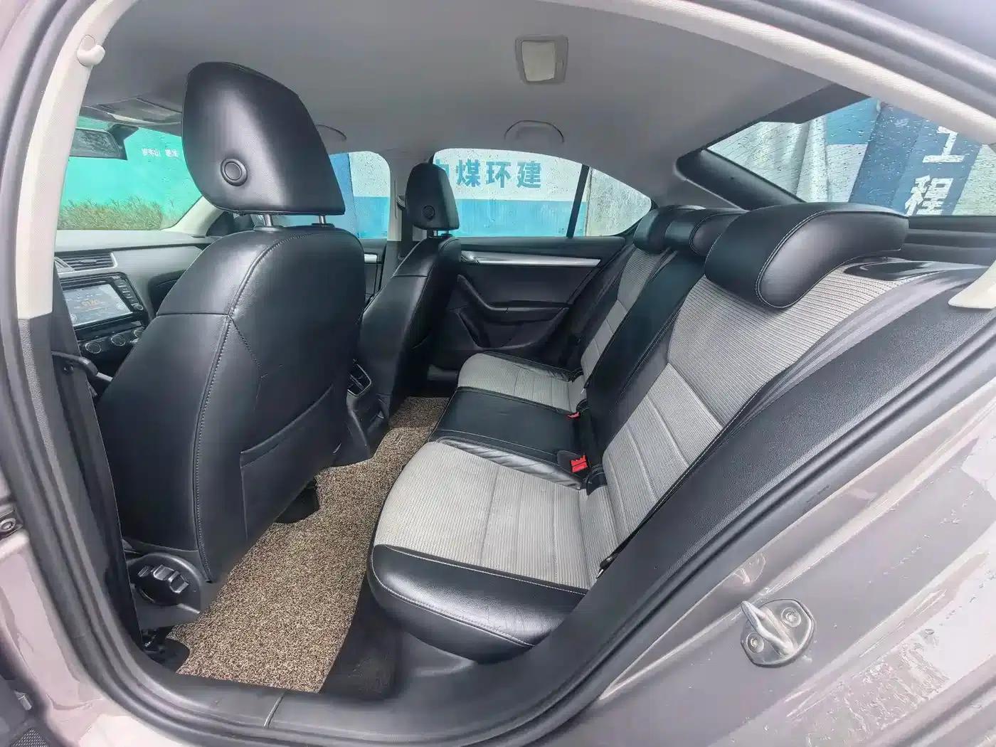 Octavia 2016 1.6L Automatic Comfort Edition — миниатюра 6