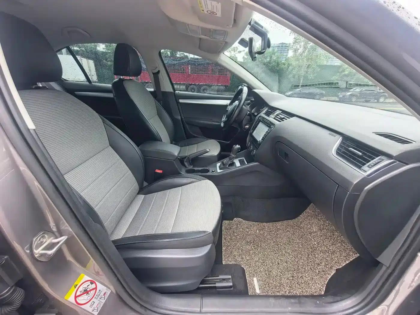 Octavia 2016 1.6L Automatic Comfort Edition — миниатюра 8