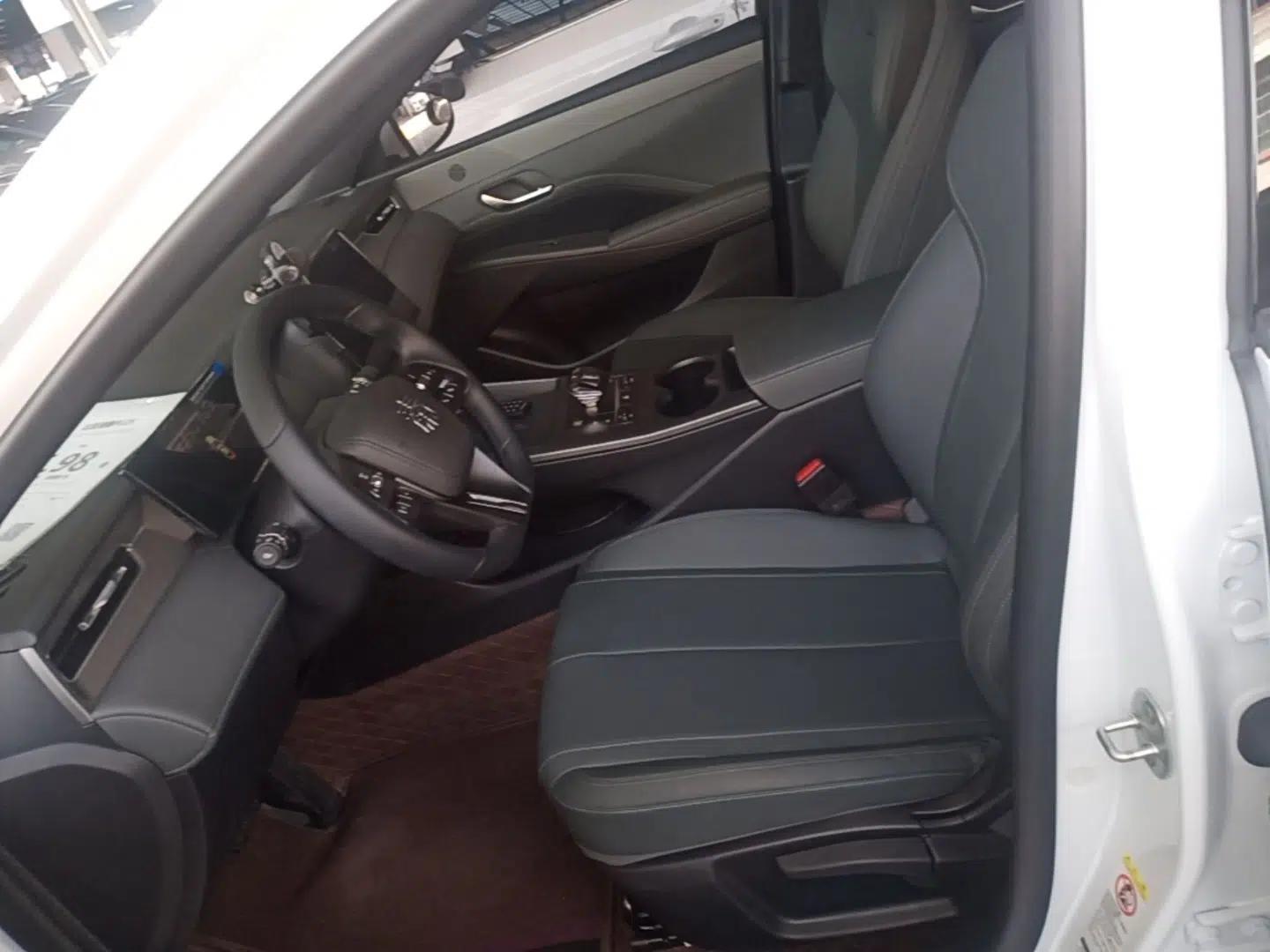 BYD Qin PLUS 2025 DM-i Smart Drive 55KM Leading Model — миниатюра 17