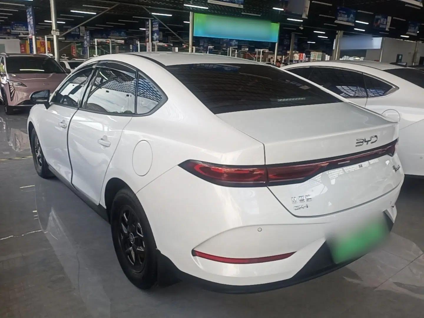 BYD Qin PLUS 2025 DM-i Smart Drive 55KM Leading Model — миниатюра 4
