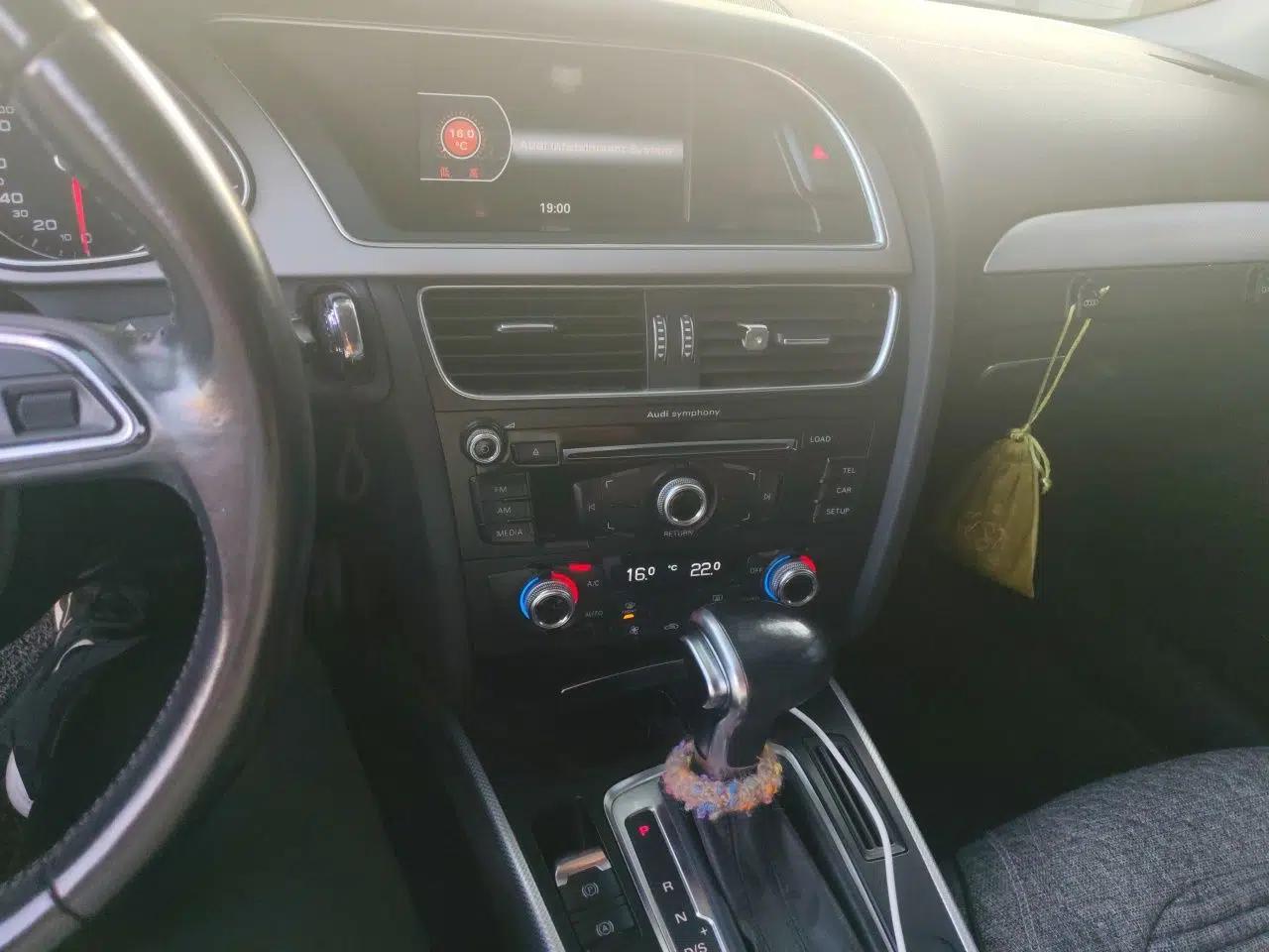 Audi A4L 2015 35 TFSI Automatic Standard Model — миниатюра 13