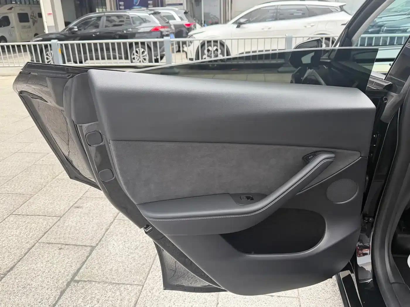 Model Y 2022 Rear-Wheel Drive — миниатюра 8