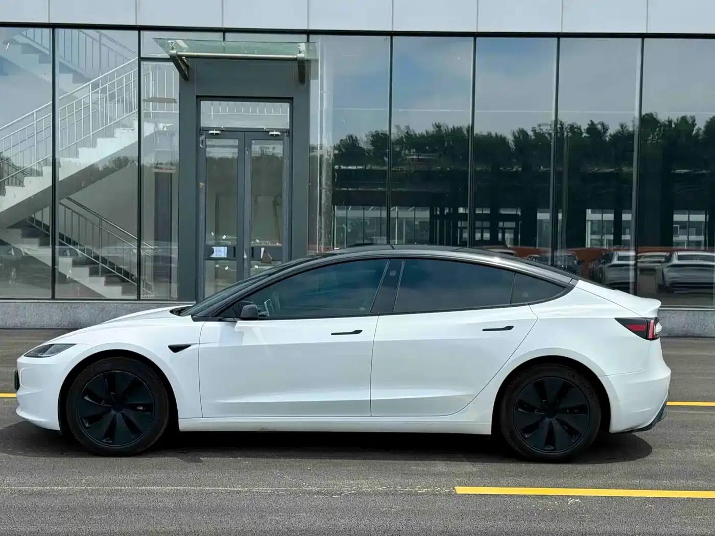 Model 3 2023 Rear-Wheel Drive — миниатюра 4