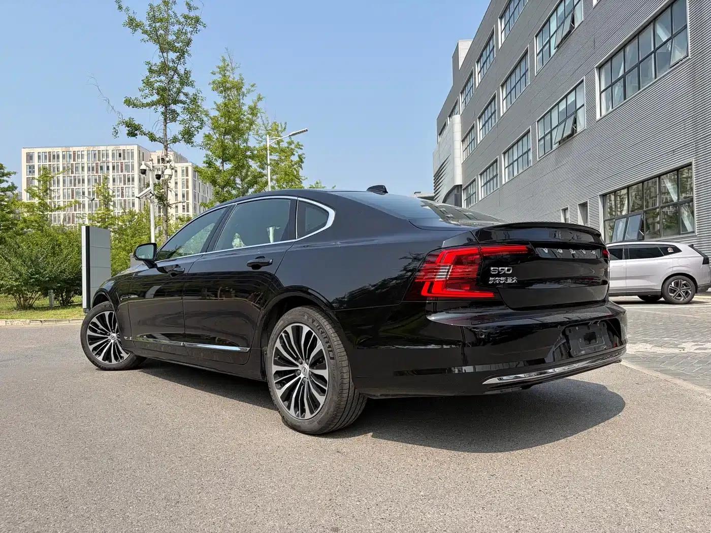 2025 Volvo S90 B5 Smart Luxury Edition — миниатюра 4