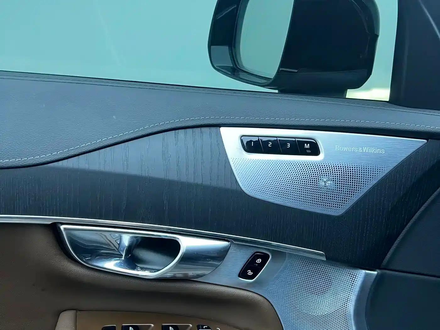 2022 Volvo XC90 Plug-in Hybrid Facelift E-Drive Hybrid T8 Inscription Luxury Edition 7-Seater — миниатюра 4