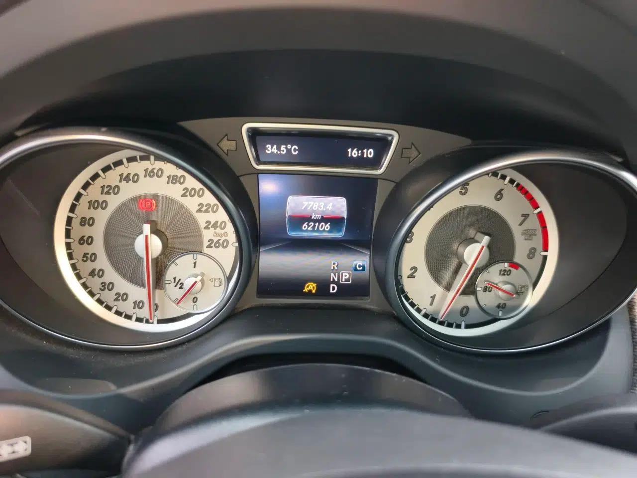 Mercedes-Benz GLA 2016 GLA 200 Fashion Model — миниатюра 11