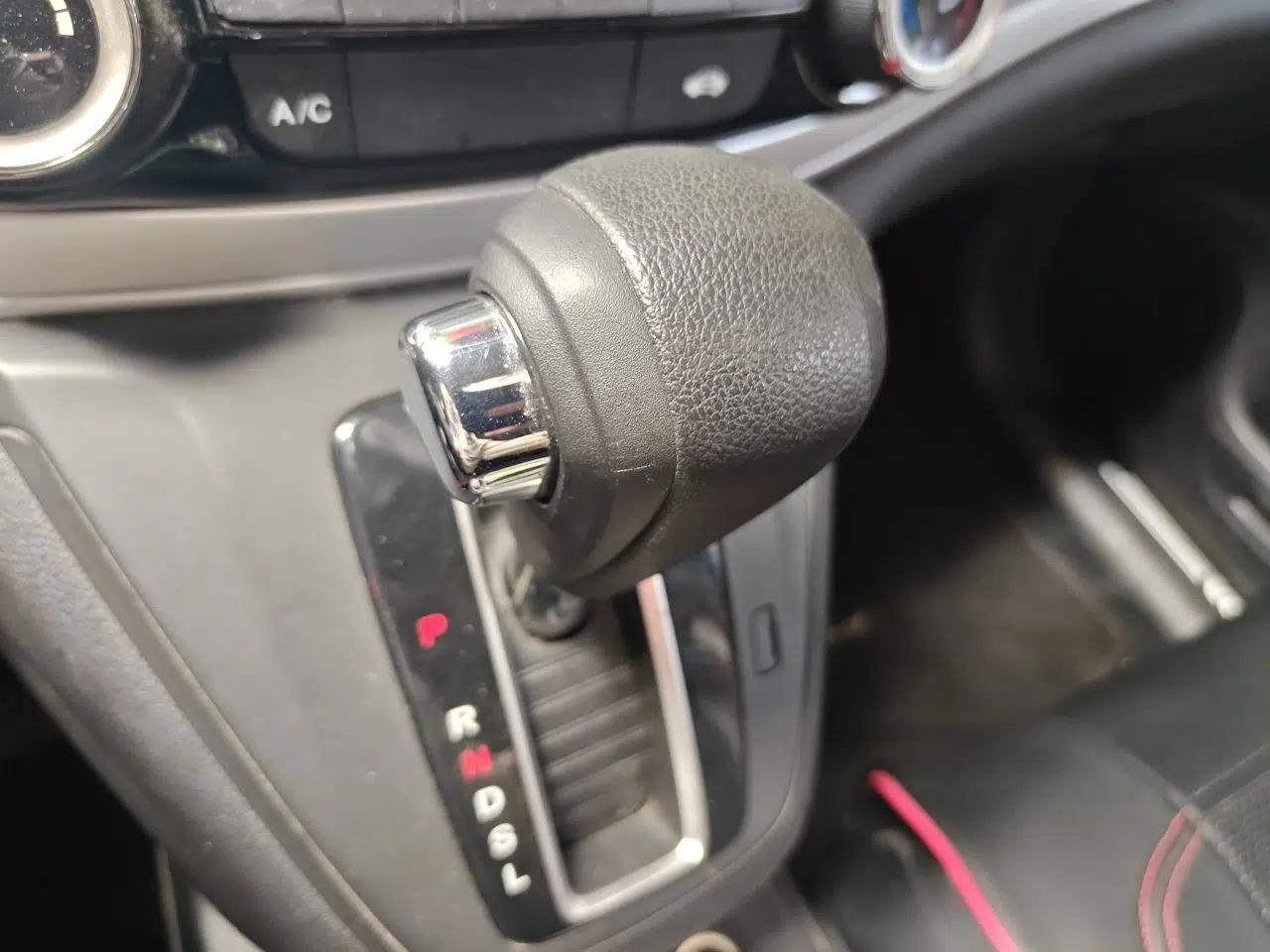 Honda CR-V 2016 2.0L two-wheel drive Urban Edition — миниатюра 14