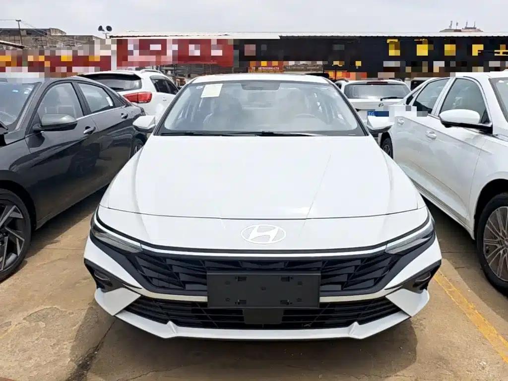Hyundai Elantra 2023 1.5L CVT GLX Elite Edition — миниатюра 3