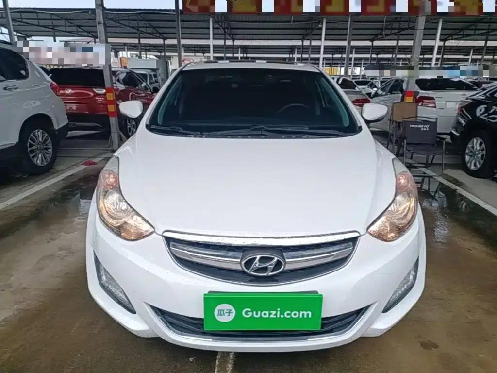 Hyundai Elantra 2015 1.6L Automatic Leading Edition — миниатюра 3