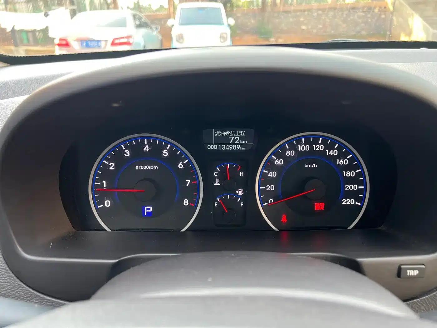 Hyundai Elantra 2011 1.6L Automatic Deluxe — миниатюра 7