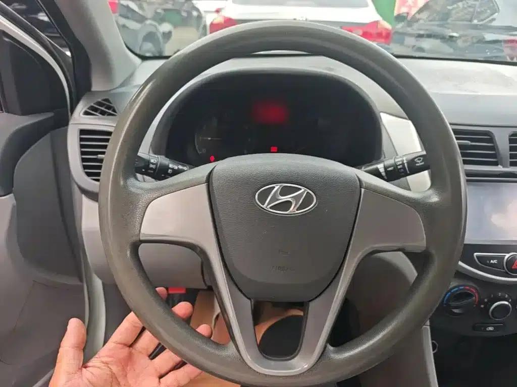 2014 Hyundai Reina 1.4L Manual Intelligent GLS — миниатюра 11