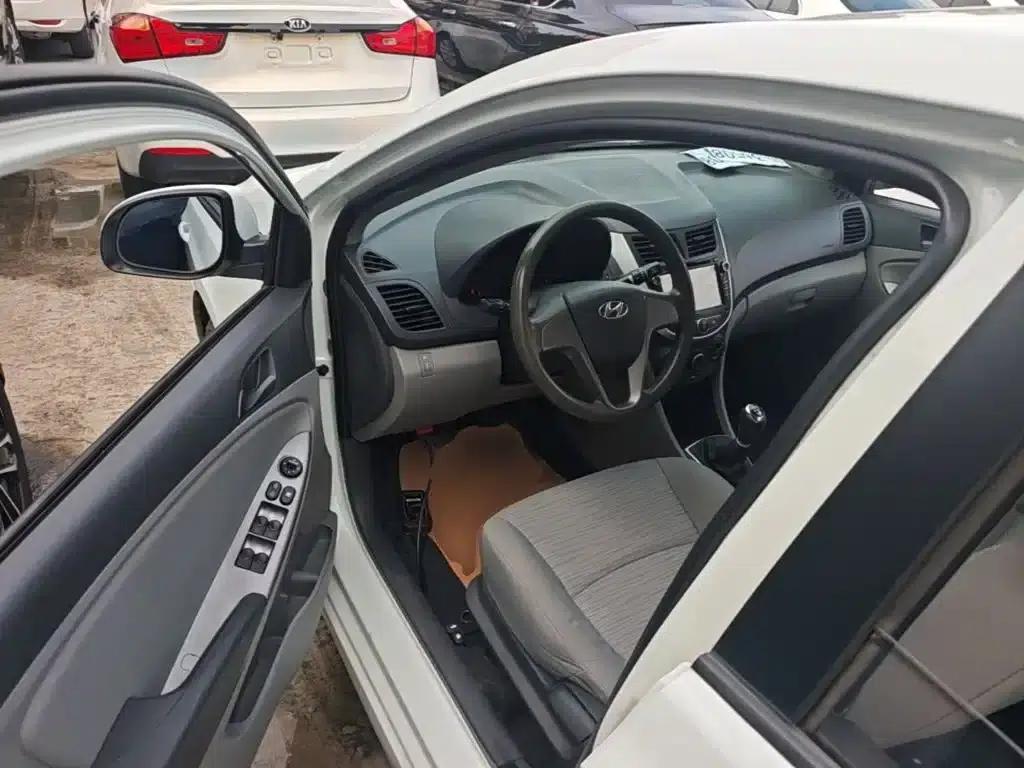 2014 Hyundai Reina 1.4L Manual Intelligent GLS — миниатюра 16