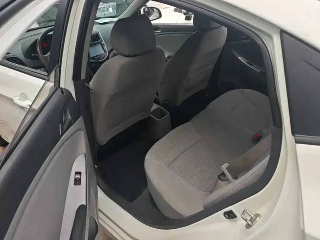 2014 Hyundai Reina 1.4L Manual Intelligent GLS — миниатюра 17