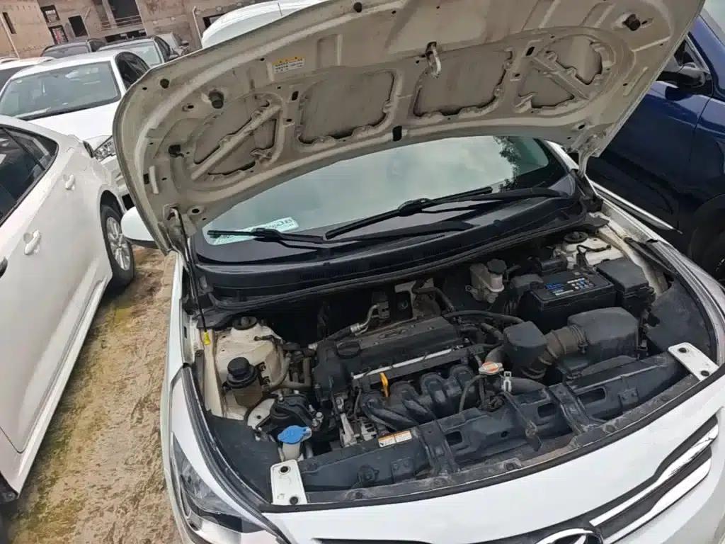 2014 Hyundai Reina 1.4L Manual Intelligent GLS — миниатюра 20