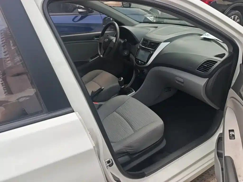 2014 Hyundai Reina 1.4L Manual Intelligent GLS — миниатюра 25