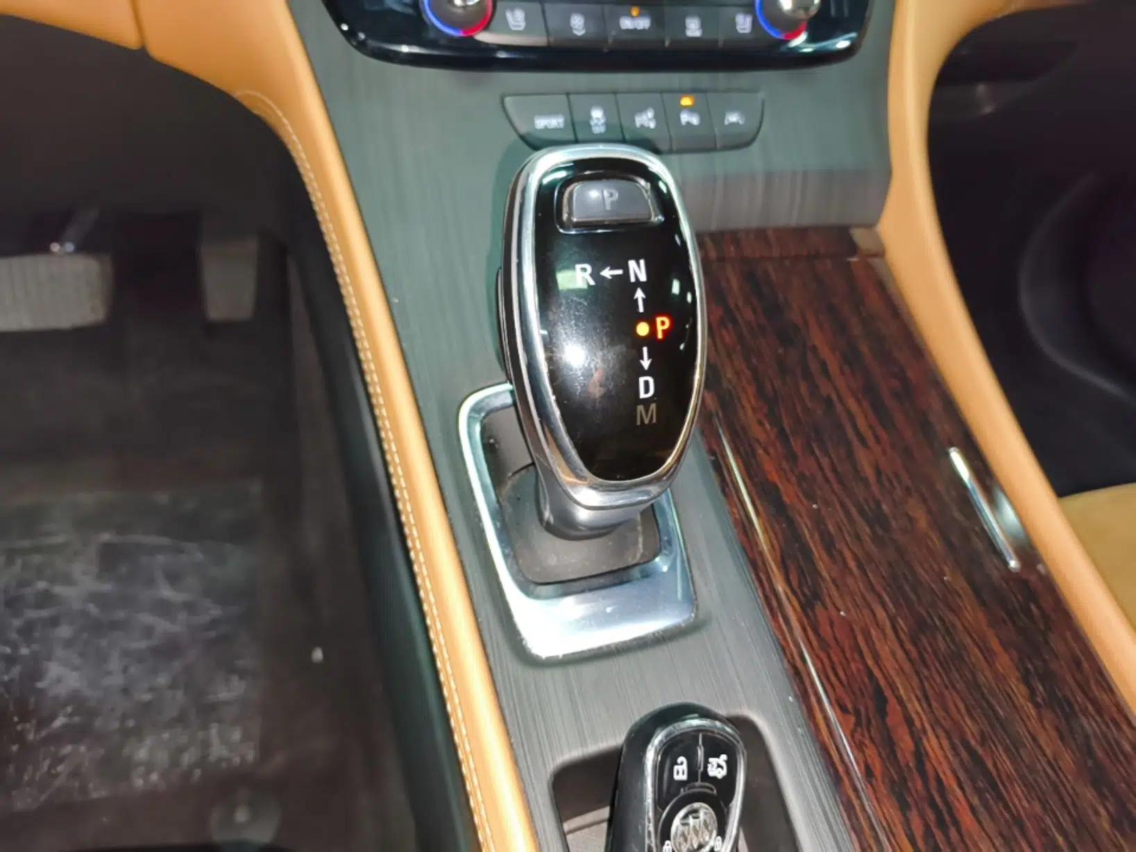Buick LaCrosse 2019 28T Prestige Model — миниатюра 21