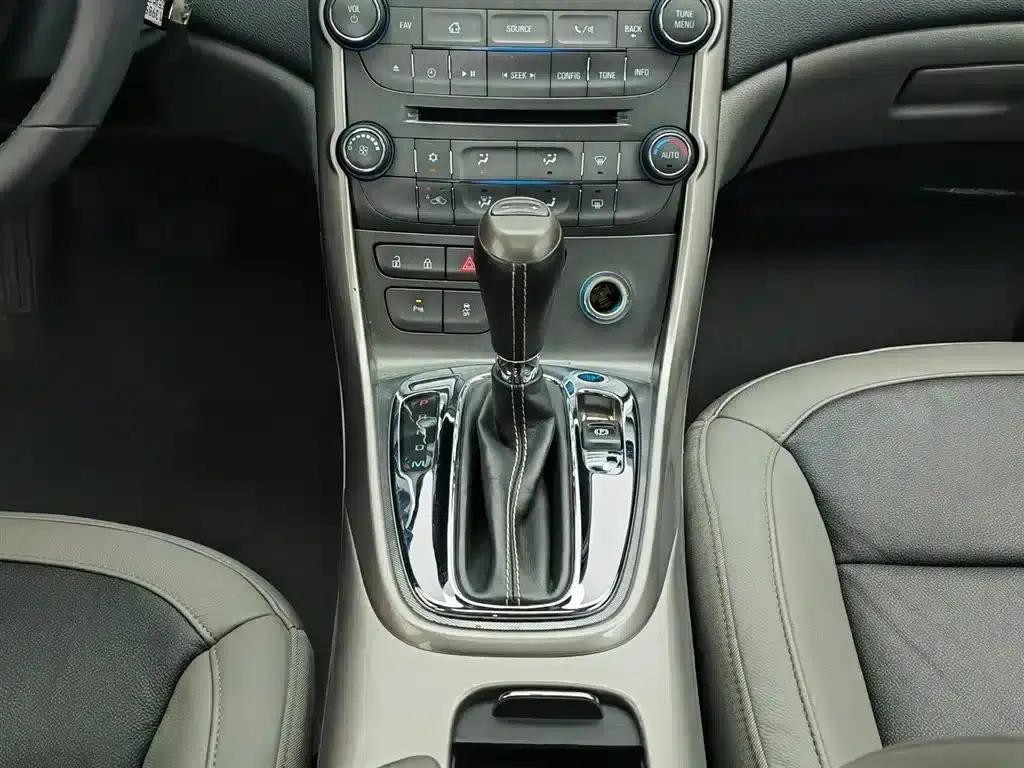 2013 Chevrolet Malibu 2.4L Automatic Luxury Edition — миниатюра 13