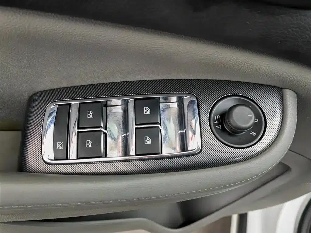 2013 Chevrolet Malibu 2.4L Automatic Luxury Edition — миниатюра 9