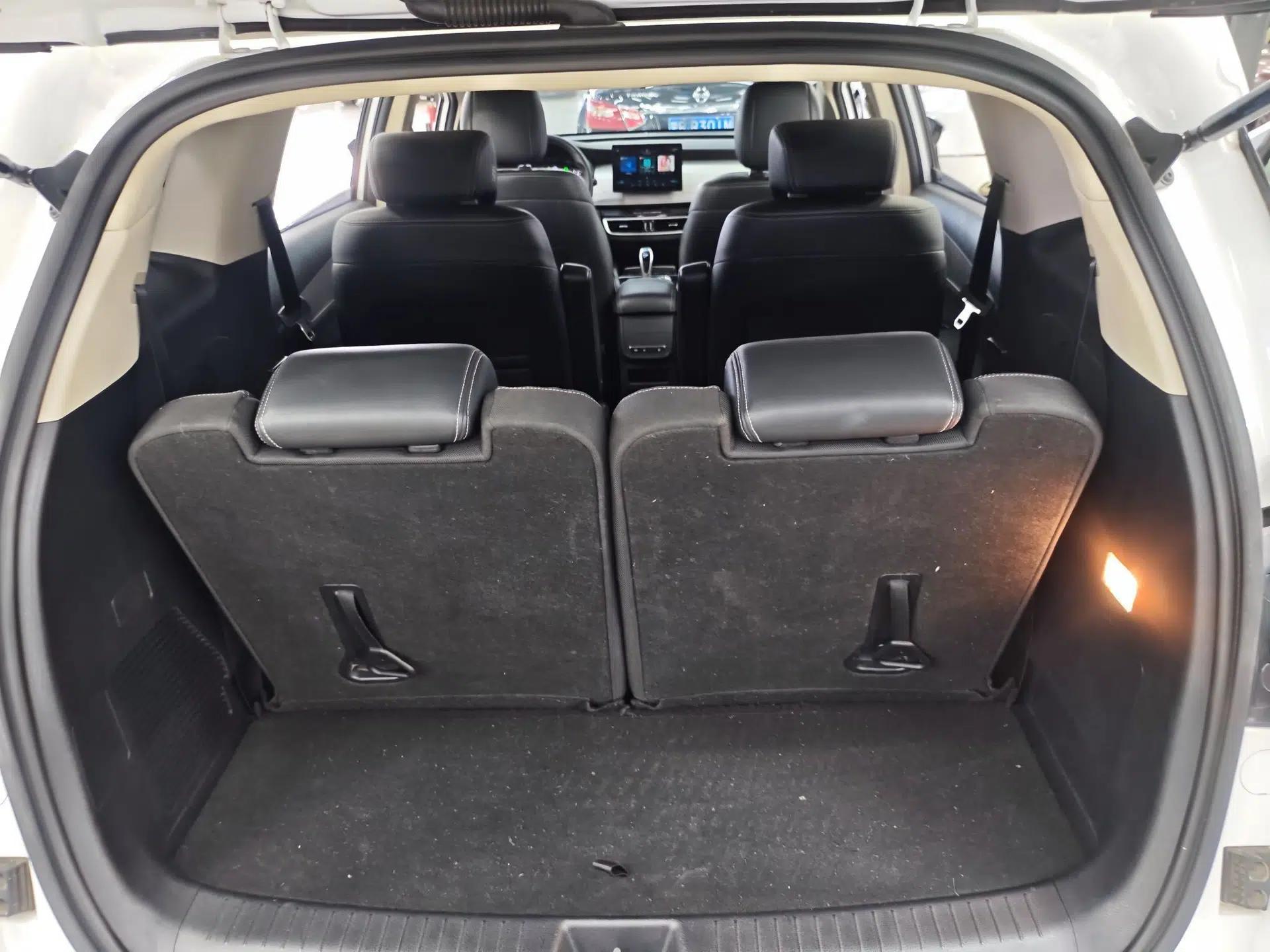 BYD Song MAX 2021 Upgraded Model 1.5T Automatic Luxury 6-Seater — миниатюра 16
