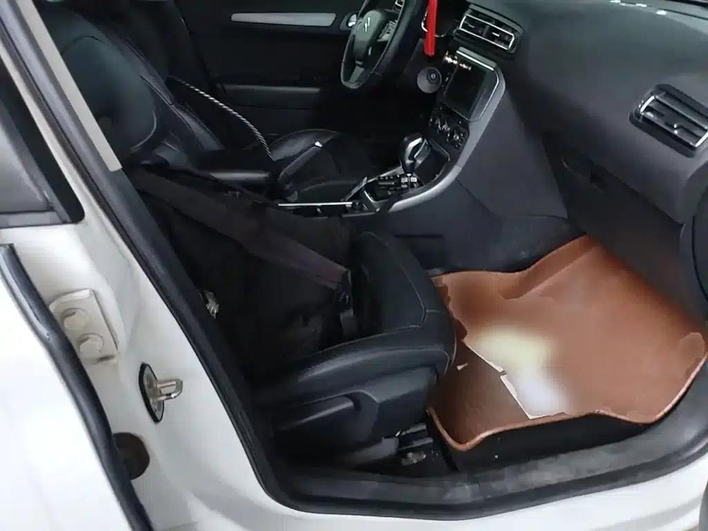Citroën C4 2016 1.6L Automatic Luxury — миниатюра 25