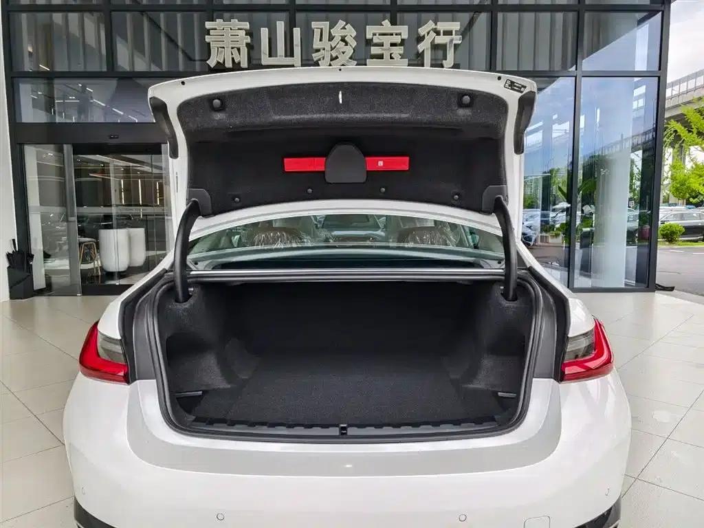 BMW i3 2026 eDrive 40 L Shadow Edition — миниатюра 16