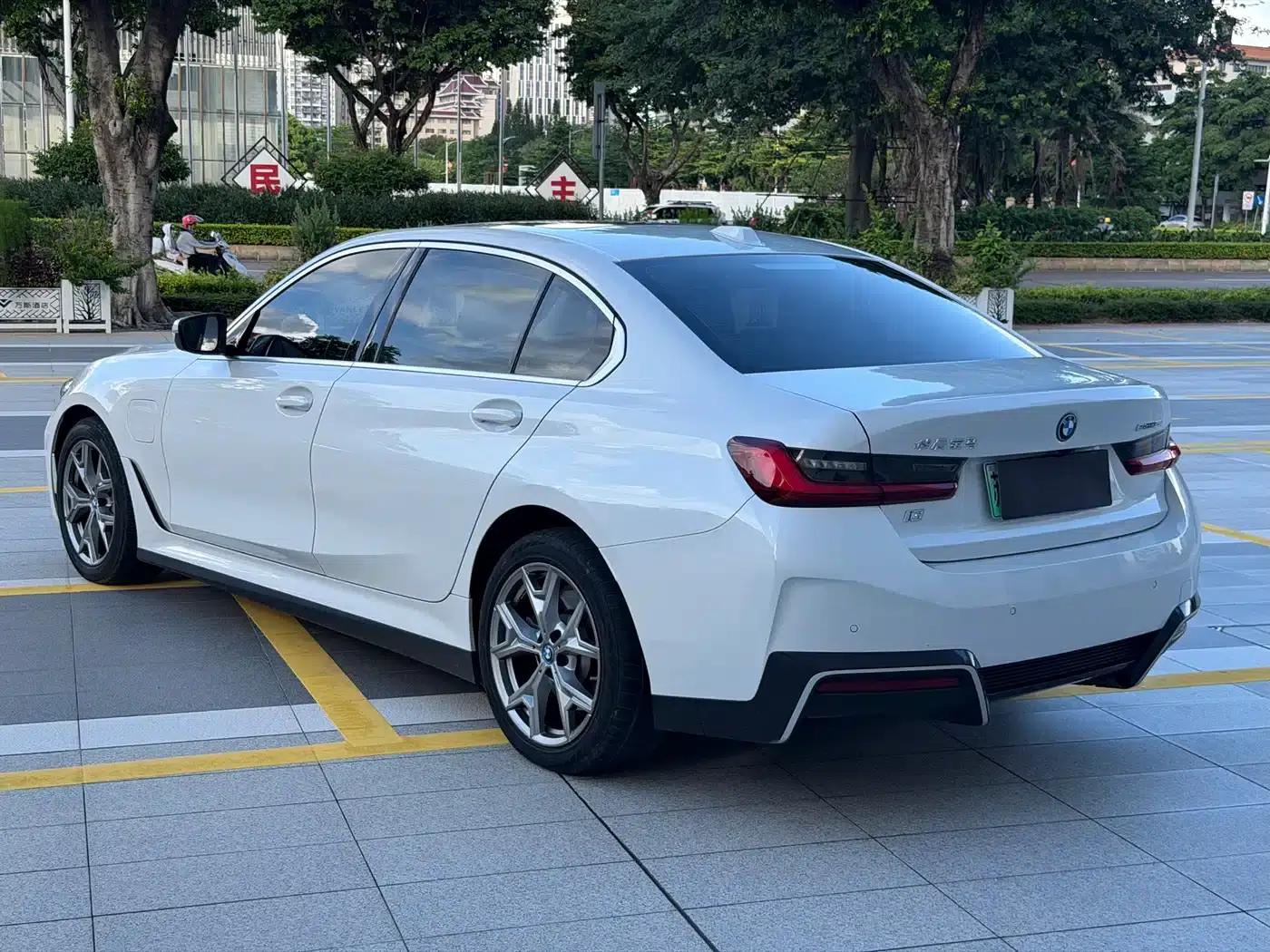 BMW i3 2022 eDrive 35L — миниатюра 6