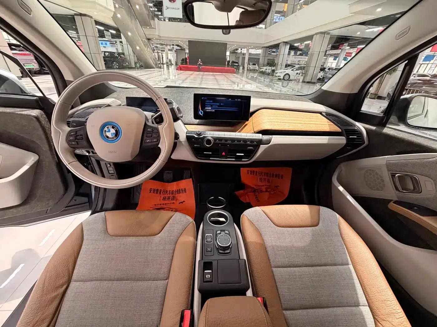 2014 BMW i3 Imported Model, Range Extender — миниатюра 13