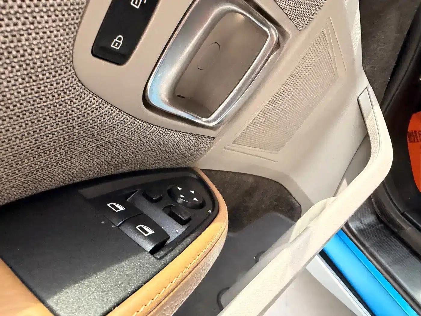 2014 BMW i3 Imported Model, Range Extender — миниатюра 14