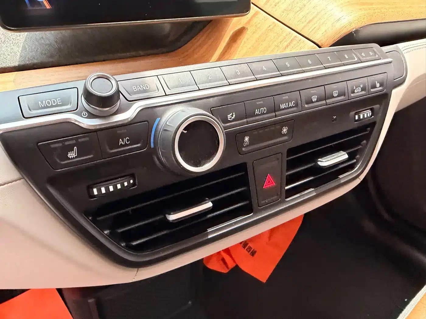 2014 BMW i3 Imported Model, Range Extender — миниатюра 16