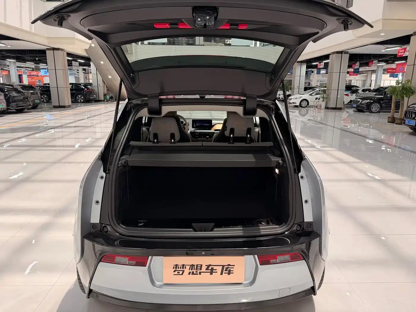 2014 BMW i3 Imported Model, Range Extender — миниатюра 21