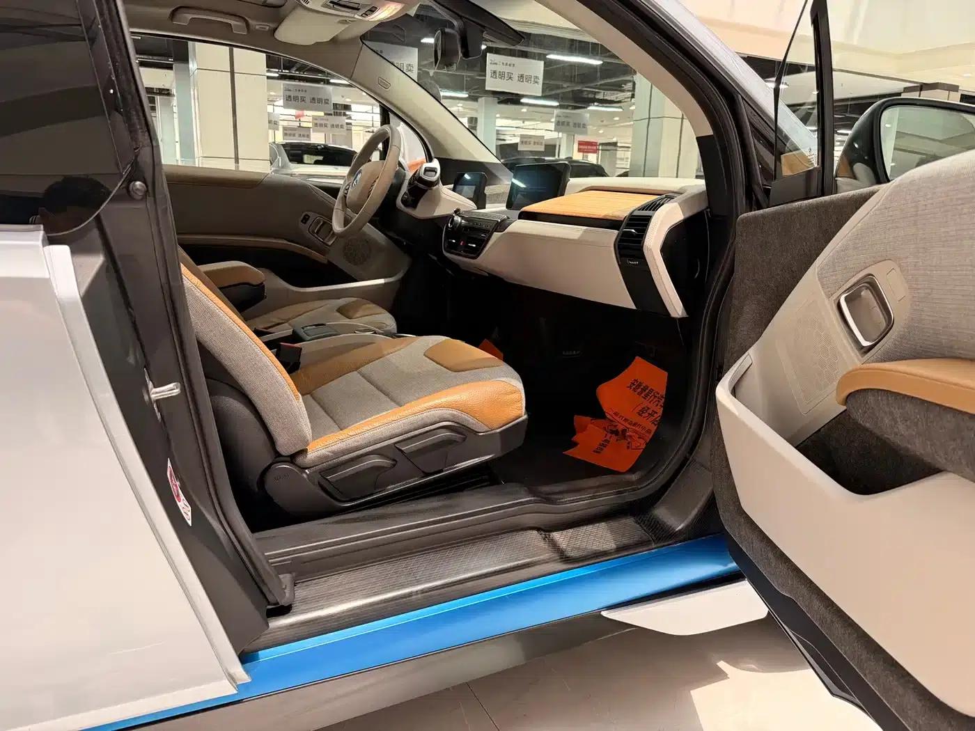 2014 BMW i3 Imported Model, Range Extender — миниатюра 23