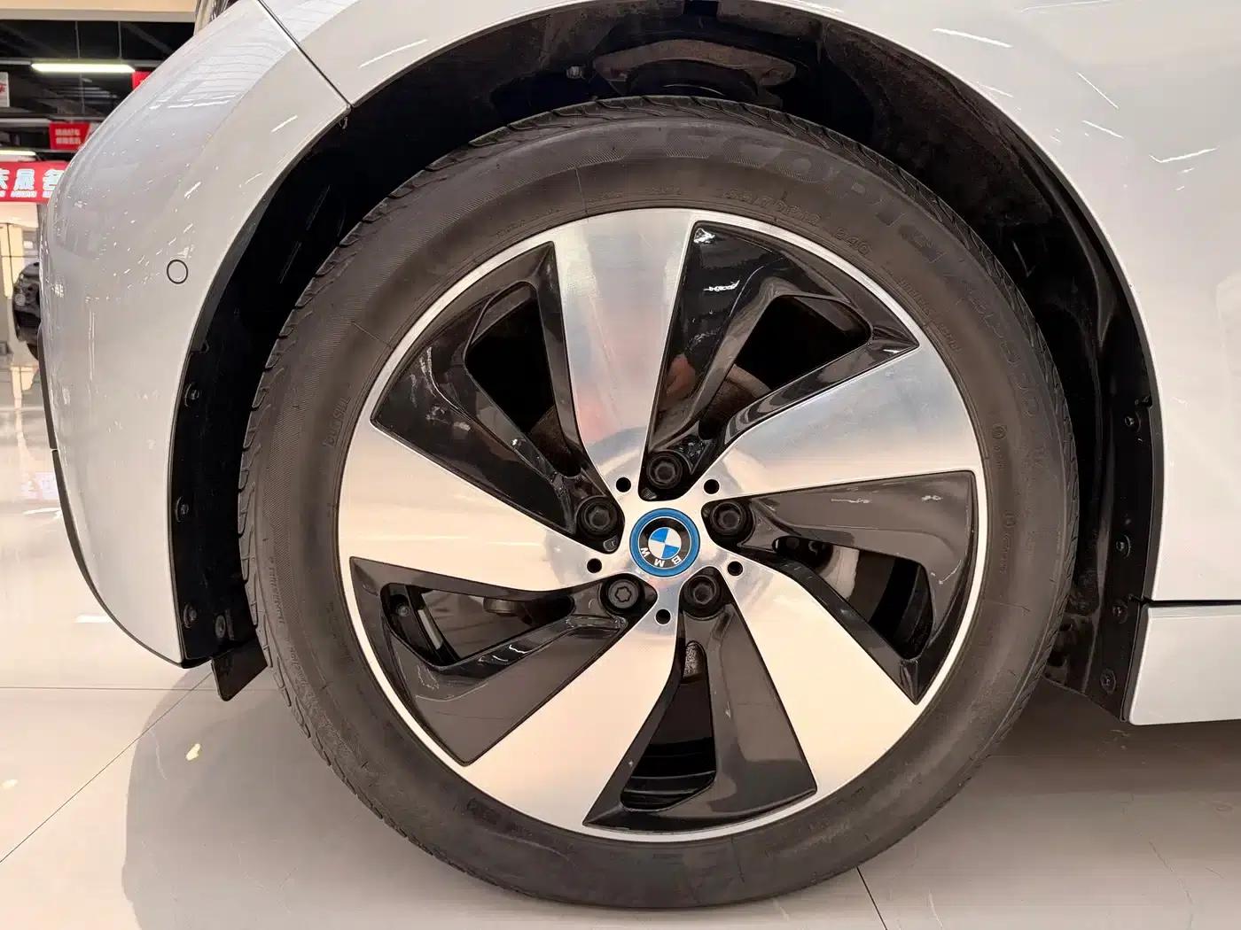 2014 BMW i3 Imported Model, Range Extender — миниатюра 8